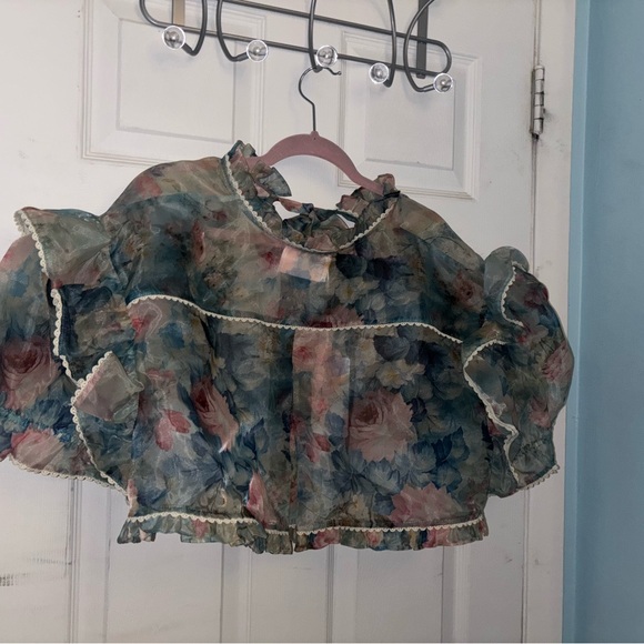 Selkie Floral Cape with Ruffled Sleeves - Picture 5 of 5